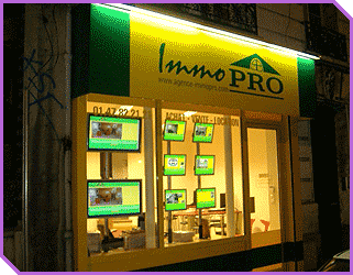 Vitrine multimedia immobilier Cosmosoft od&egrave;le 8 &eacute;crans